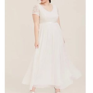 NWT Flowy Wedding Dress